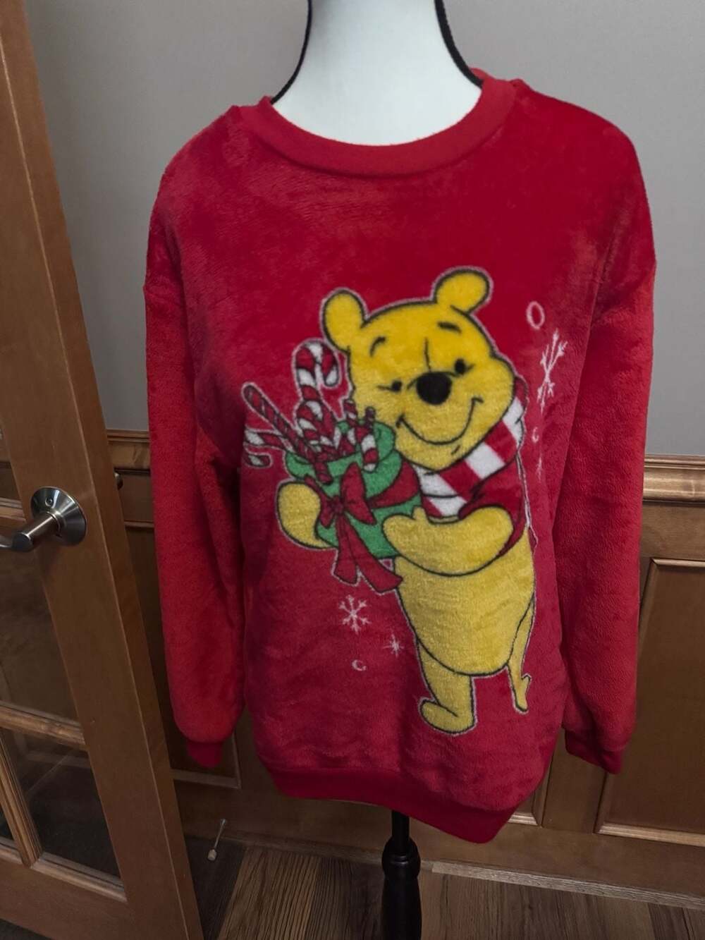 Disney Christmas Winnie The Pooh Chenille Fuzzy Red Crewneck Sweatshirt Size M